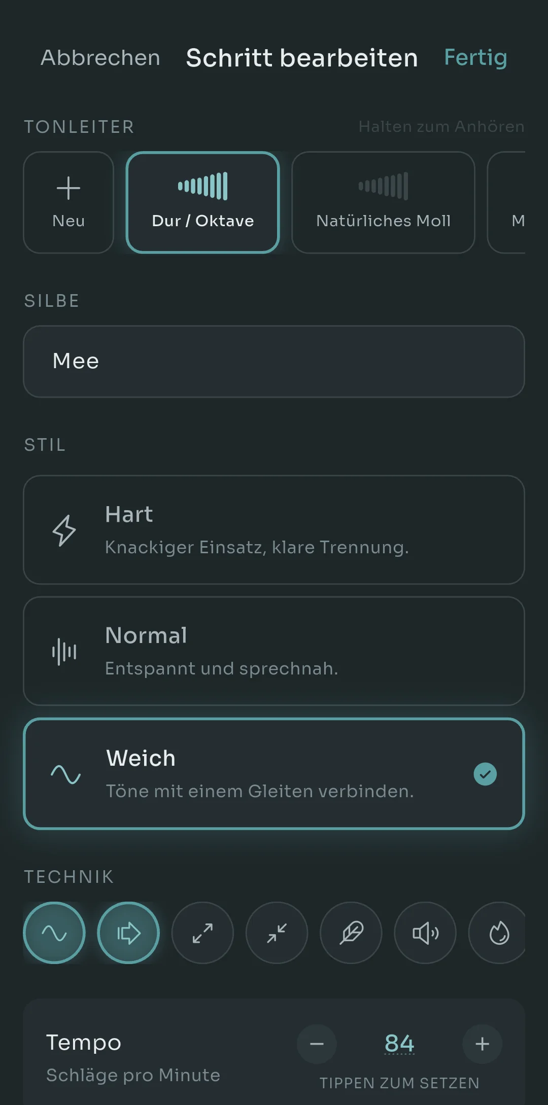 Scalita-Bildschirm Edit Step mit Tonleiterauswahl, der Silbe Mee, den Attack-Optionen Struck, Normal und Smooth, Technik-Schaltern und einem Tempo von 84 Schlägen pro Minute