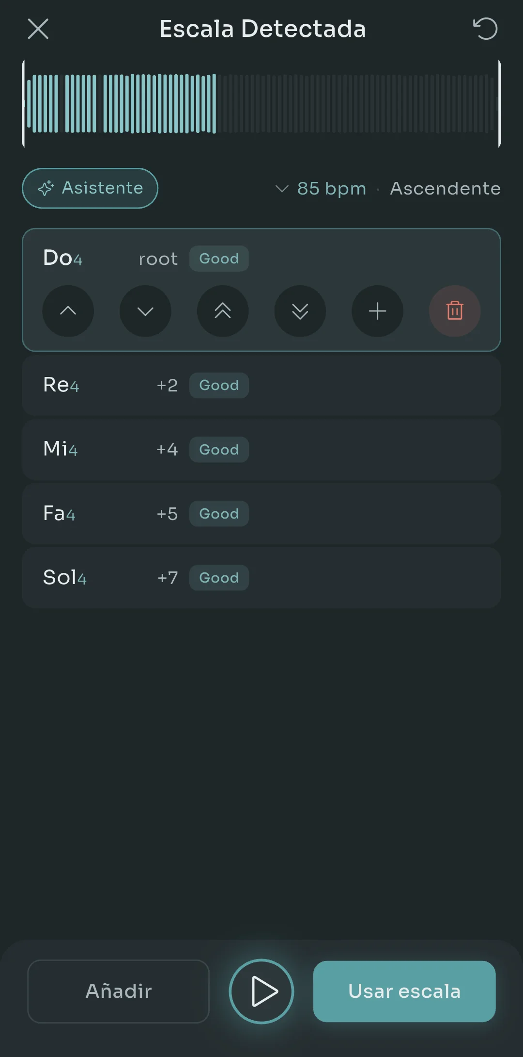 Pantalla Escala detectada de Scalita que muestra C4 como raíz seguida de D4, E4, F4 y G4, cada una marcada con su intervalo respecto a la raíz y una etiqueta de confianza Buena, con controles para mover, añadir o borrar notas