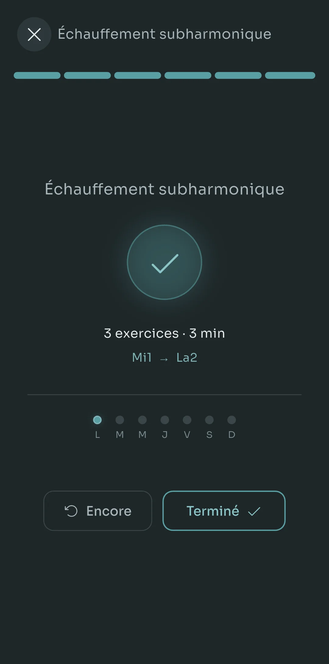 Écran de fin de routine de Scalita avec une coche, un résumé des exercices, du temps et de la tessiture couverte, des points de pratique hebdomadaire du lundi au dimanche, et les boutons Encore et Terminé